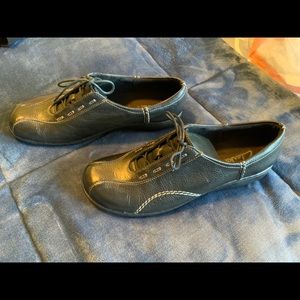 New Clarks comfort black closed leather shoes/sneakers with white top st…